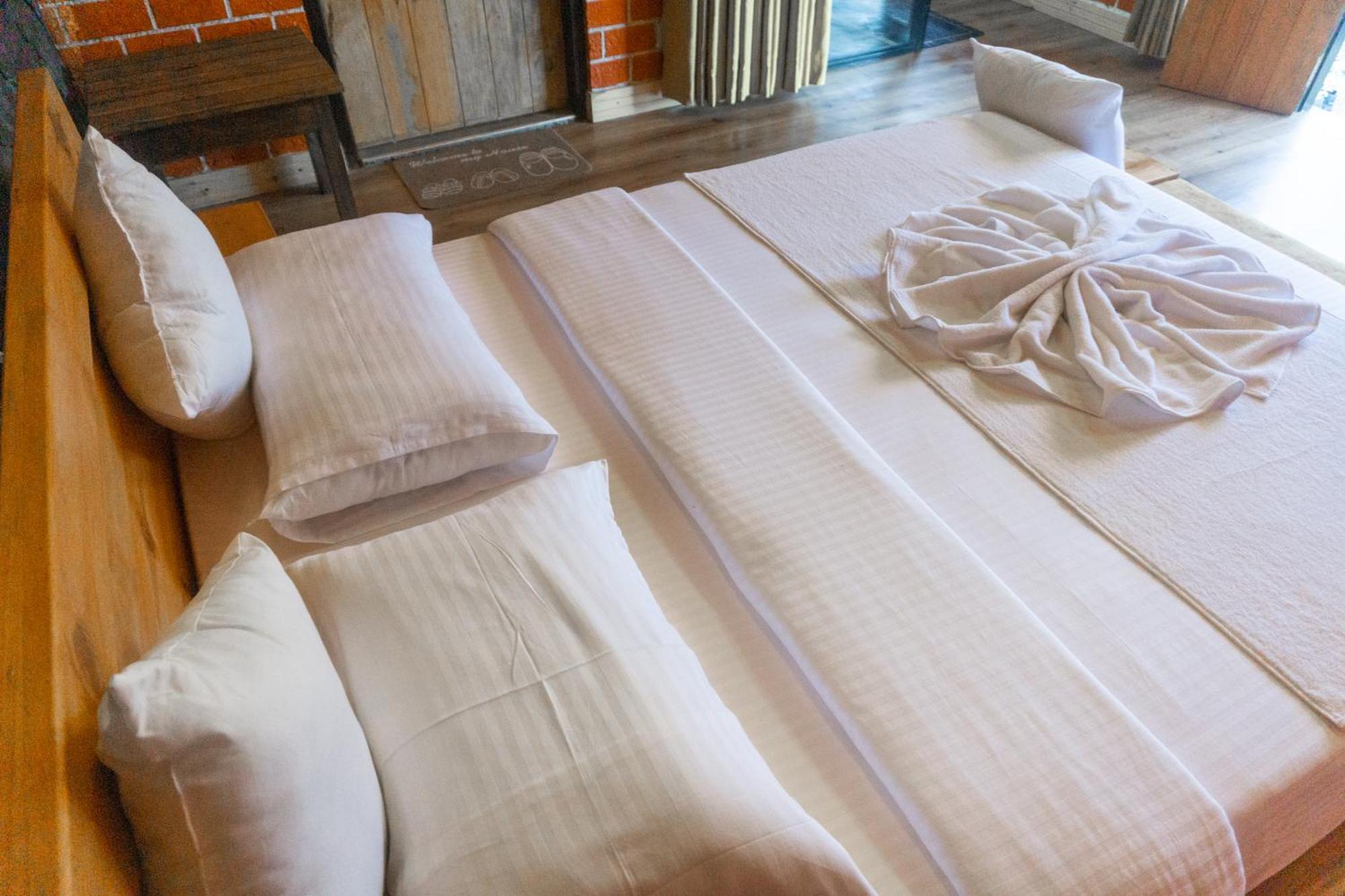 Hobbit Hole Hideaway Bed & Breakfast Ella Bagian luar foto