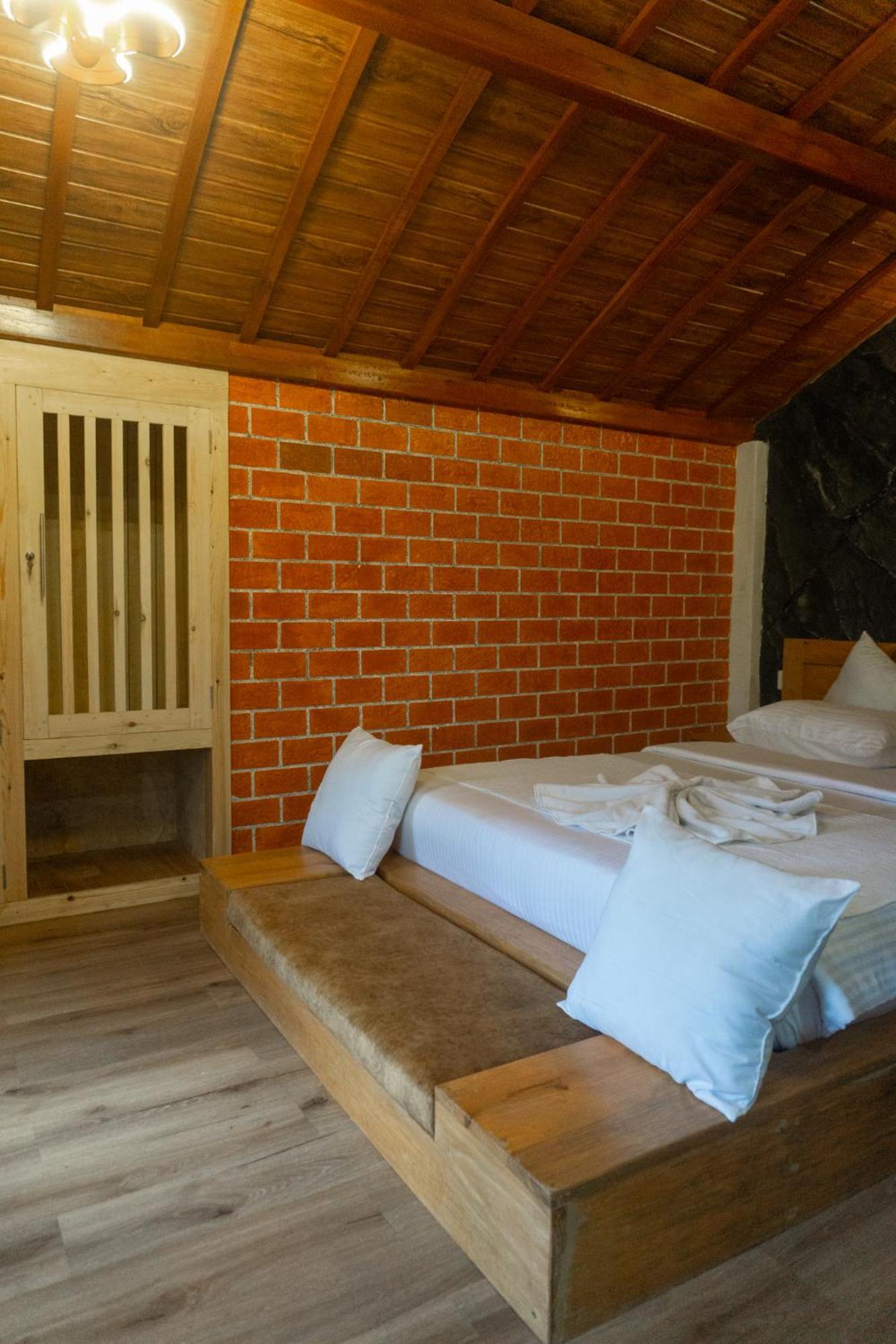 Hobbit Hole Hideaway Bed & Breakfast Ella Bagian luar foto