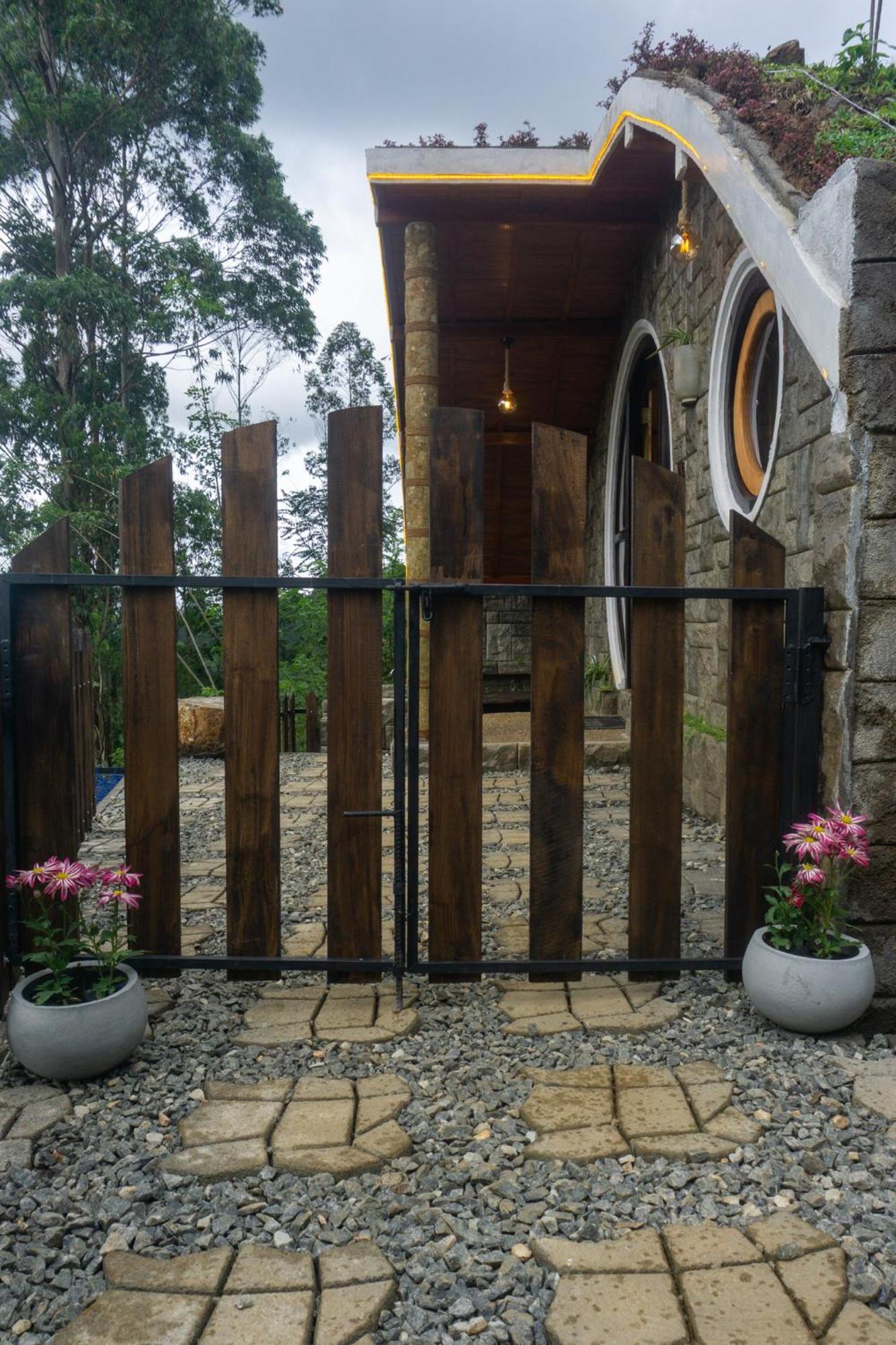 Hobbit Hole Hideaway Bed & Breakfast Ella Bagian luar foto