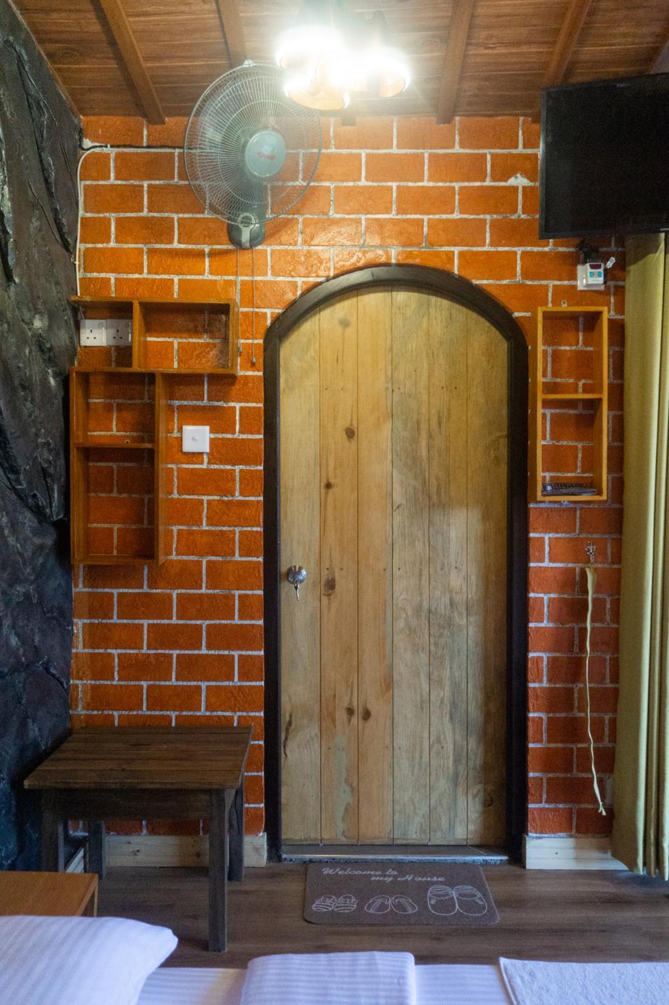 Hobbit Hole Hideaway Bed & Breakfast Ella Bagian luar foto
