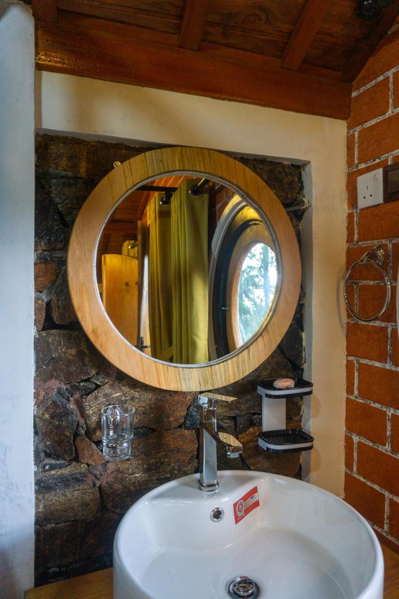 Hobbit Hole Hideaway Bed & Breakfast Ella Bagian luar foto