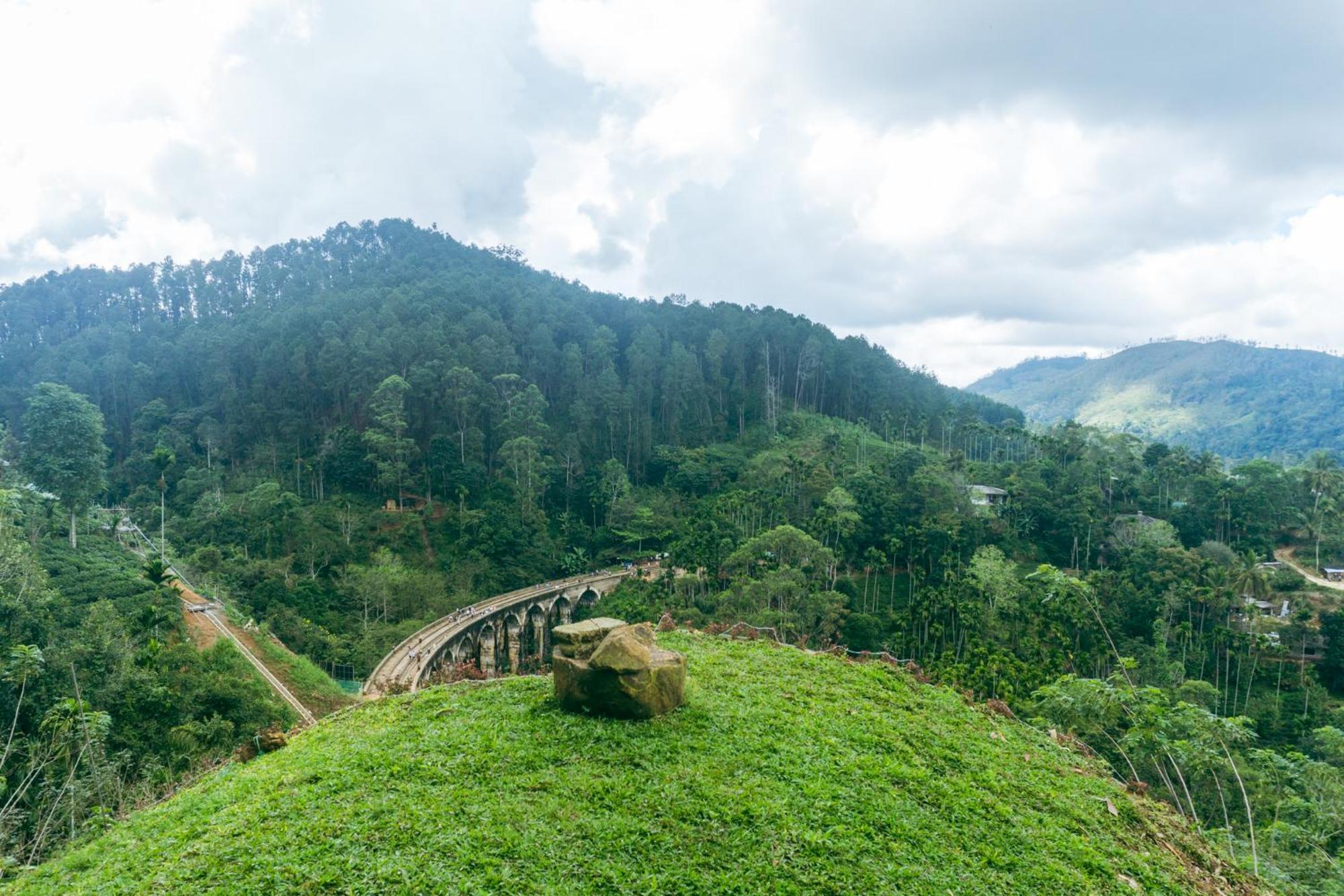 Hobbit Hole Hideaway Bed & Breakfast Ella Bagian luar foto
