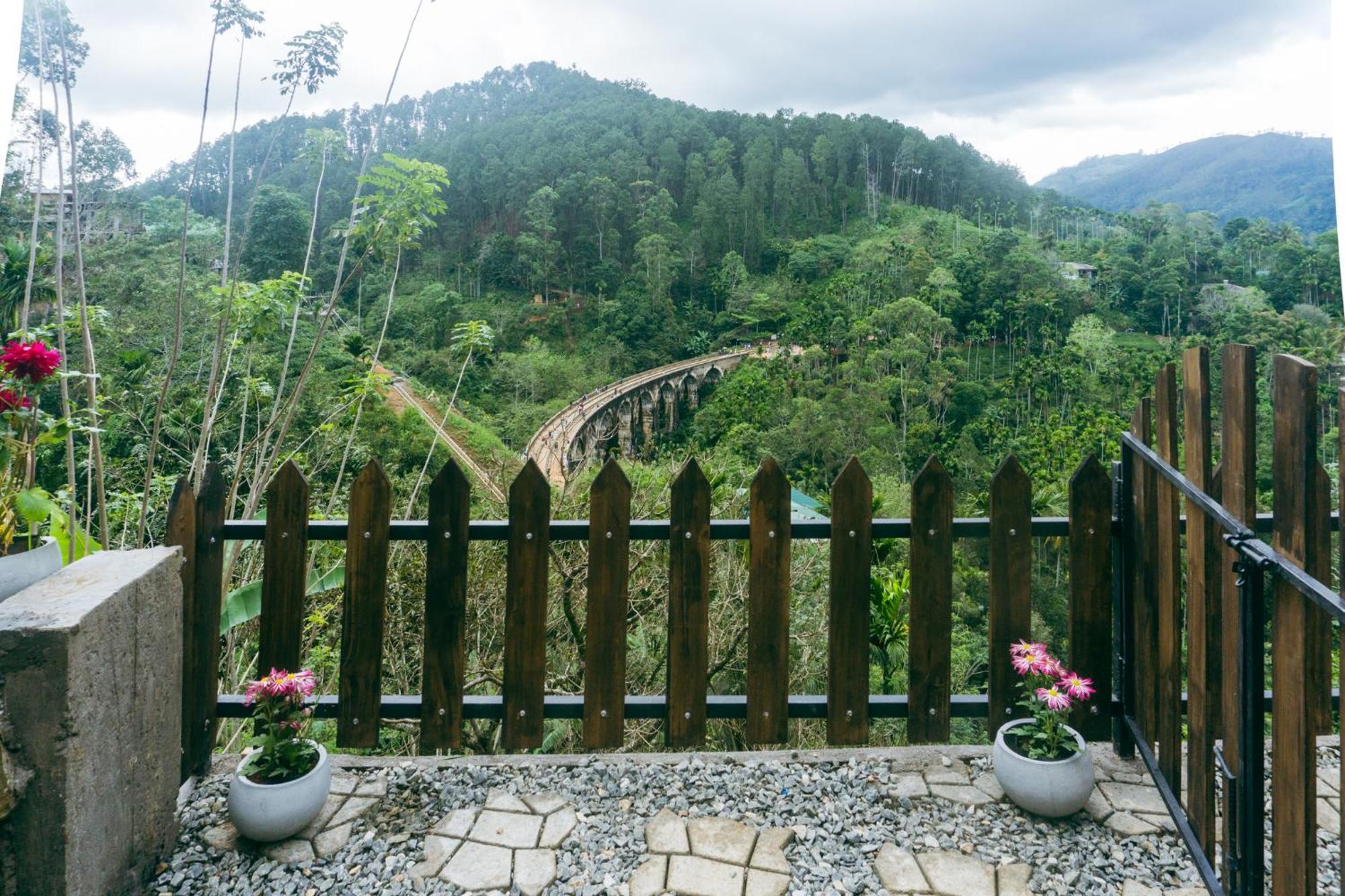 Hobbit Hole Hideaway Bed & Breakfast Ella Bagian luar foto